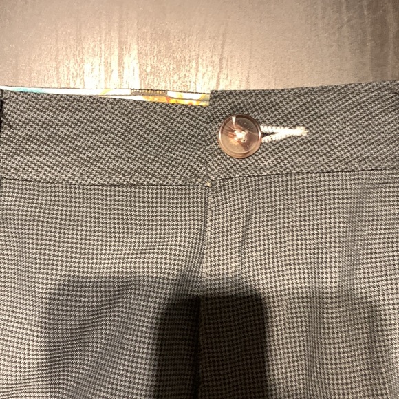 Shorts - Picture 2 of 4